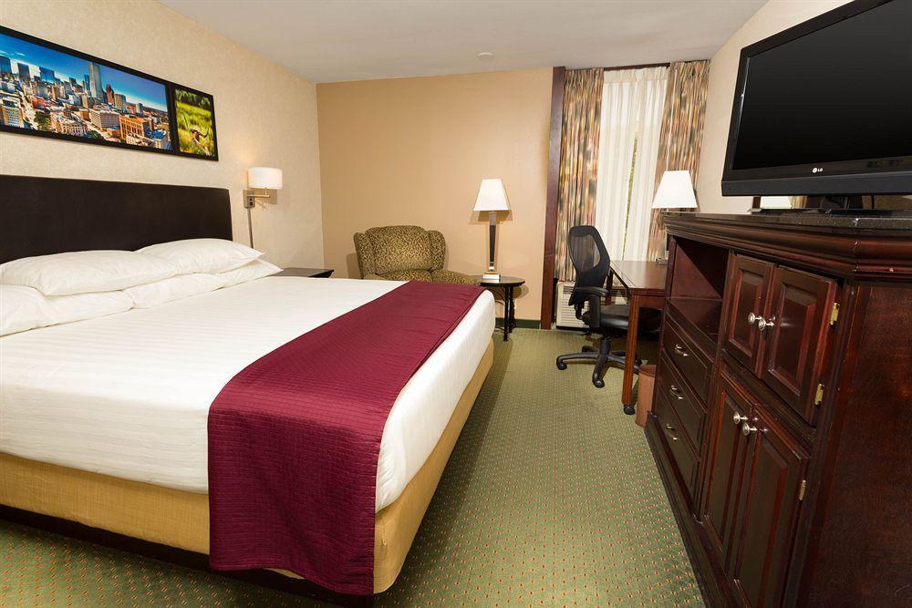 Drury Inn & Suites Columbus Grove Stadt Exterior foto